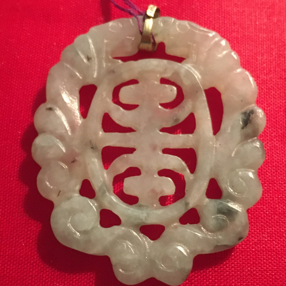 Brautiful Hand Carved Jade Pendant - Picture 2 of 2